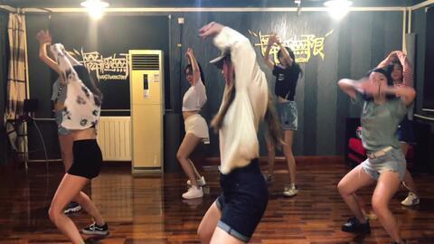 日韩舞蹈视频抖音最火,日韩舞蹈风潮席卷而来！